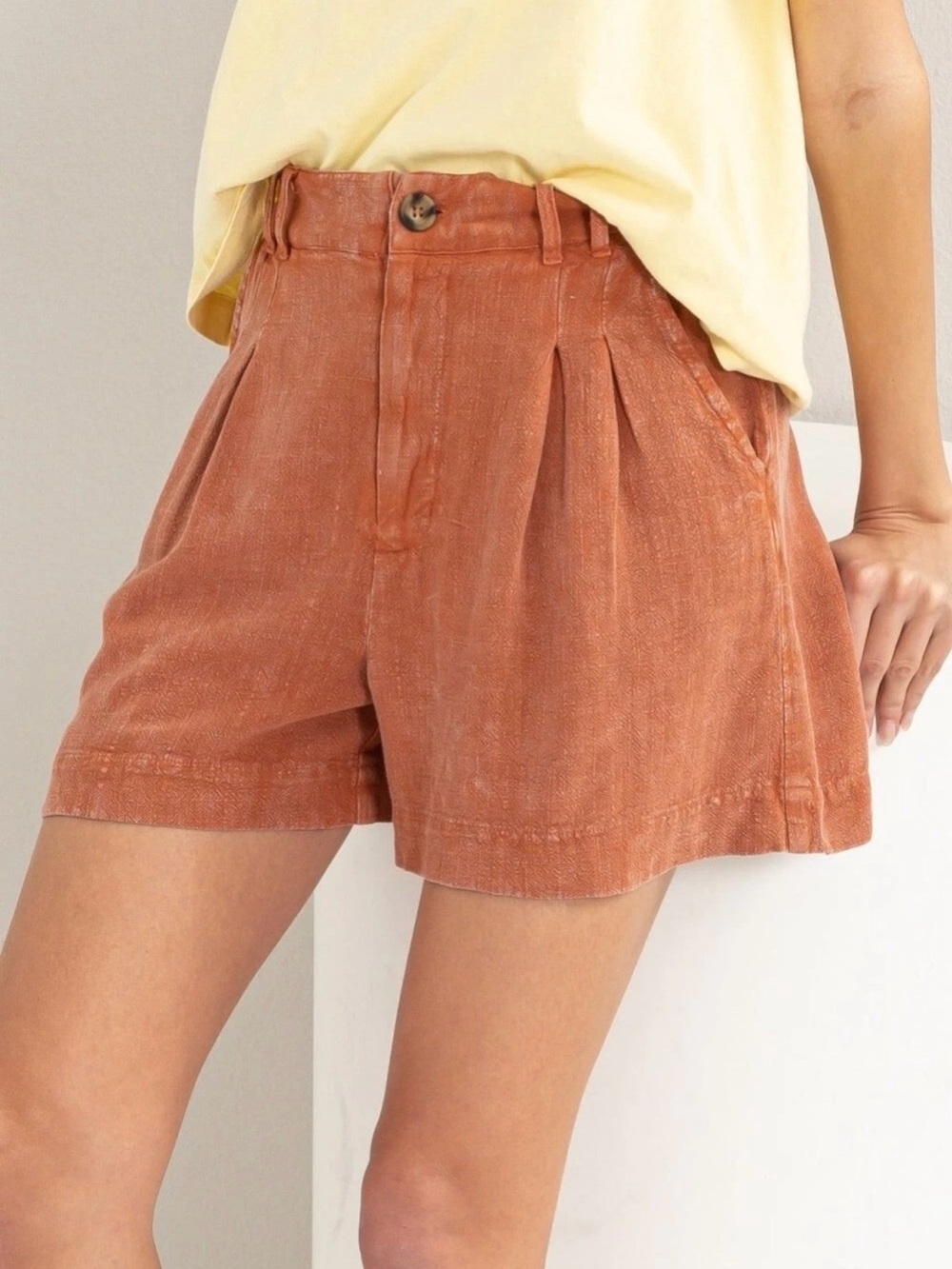 Pleated High-Waist Rust Bermuda Shorts